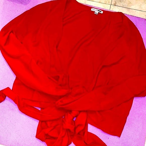 Red open tie fashion nova top♥️ - Picture 4 of 4